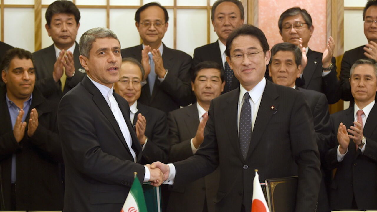 Japanese Foreign Minister Fumio Kishida shakes hands with Iranian Economic and Finance Minister Ali Tayebnia during their signing ceremony for an investment agreement between the two countries in Tokyo Japanese Foreign Minister Fumio Kishida (front R) shakes hands with Iranian Economic and Finance Minister Ali Tayebnia (front L) during their signing ceremony for an investment agreement between the two countries in front of Japanese and Iranian business persons at the Foreign Ministry in Tokyo February 5, 2016. Tayebnia is here on a five-day visit to Japan. REUTERS/Toru Yamanaka/Pool - RTX25JZJ