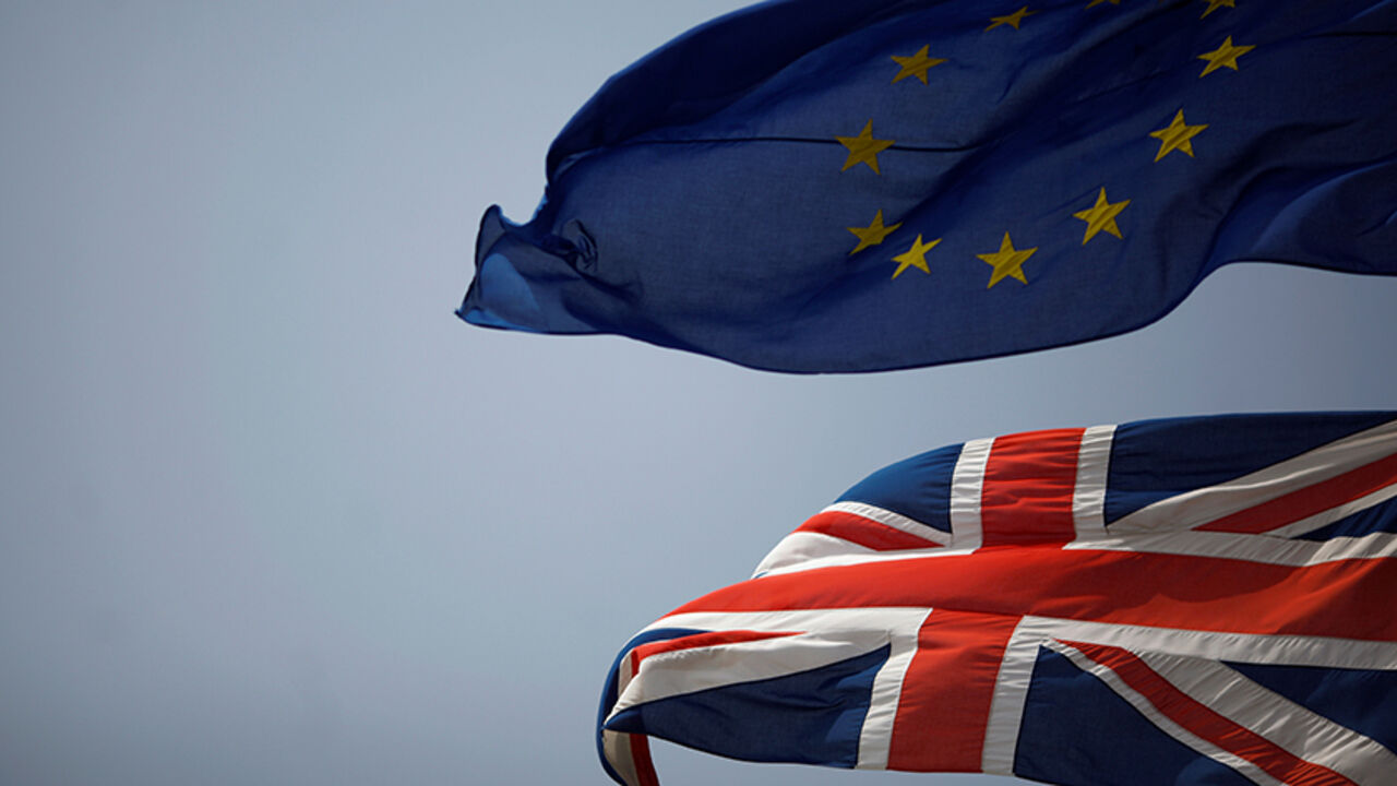 The Union Jack (bottom) and the European Union flag are seen flying, at the border of Gibraltar with Spain, in the British overseas territory of Gibraltar, historically claimed by Spain, June 27, 2016, after Britain voted to leave the European Union in the EU Brexit referendum. REUTERS/Jon Nazca - RTX2IK2D