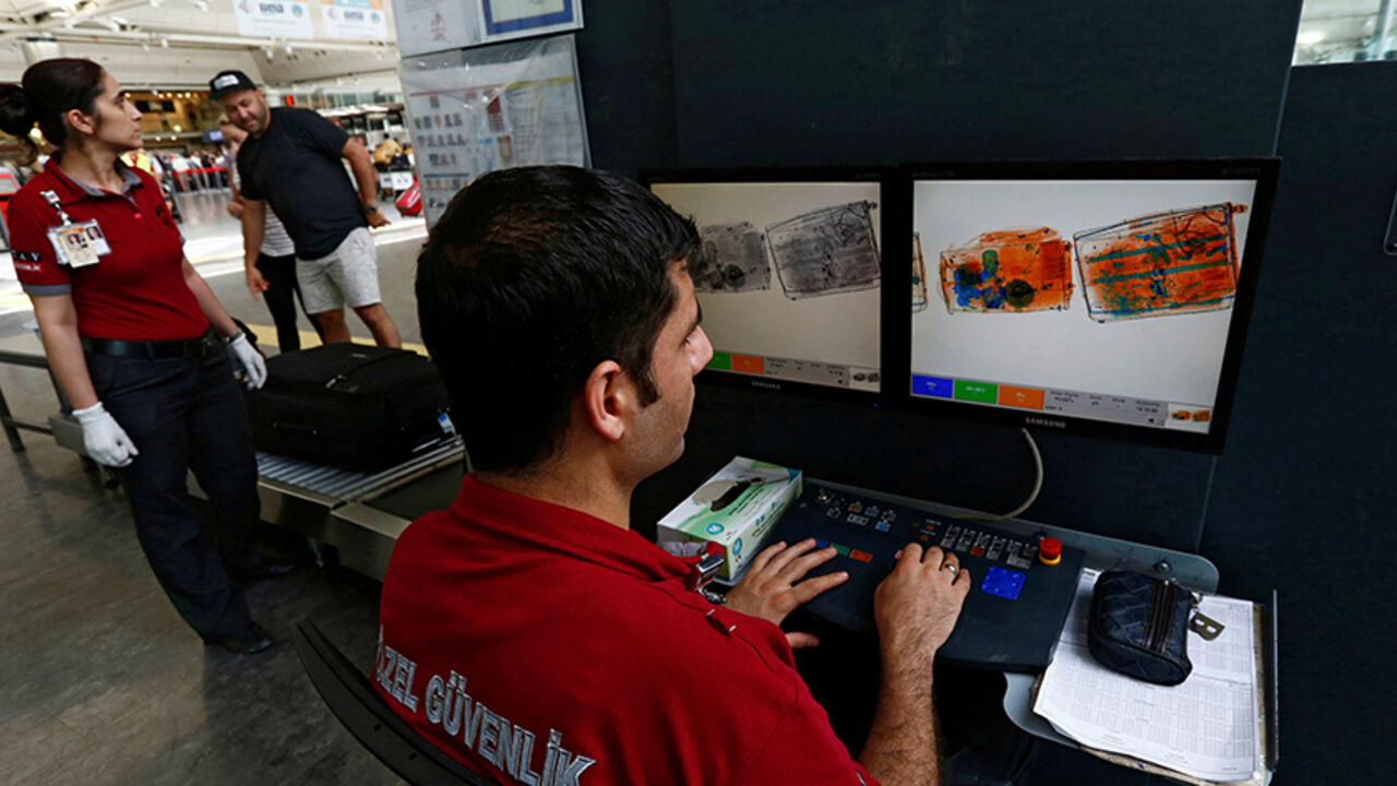 Security officers work on an x-ray machine at Turkey's largest airport, Istanbul Ataturk, following yesterday's blast June 29, 2016. REUTERS/Murad Sezer     TPX IMAGES OF THE DAY      - RTX2ITZ4