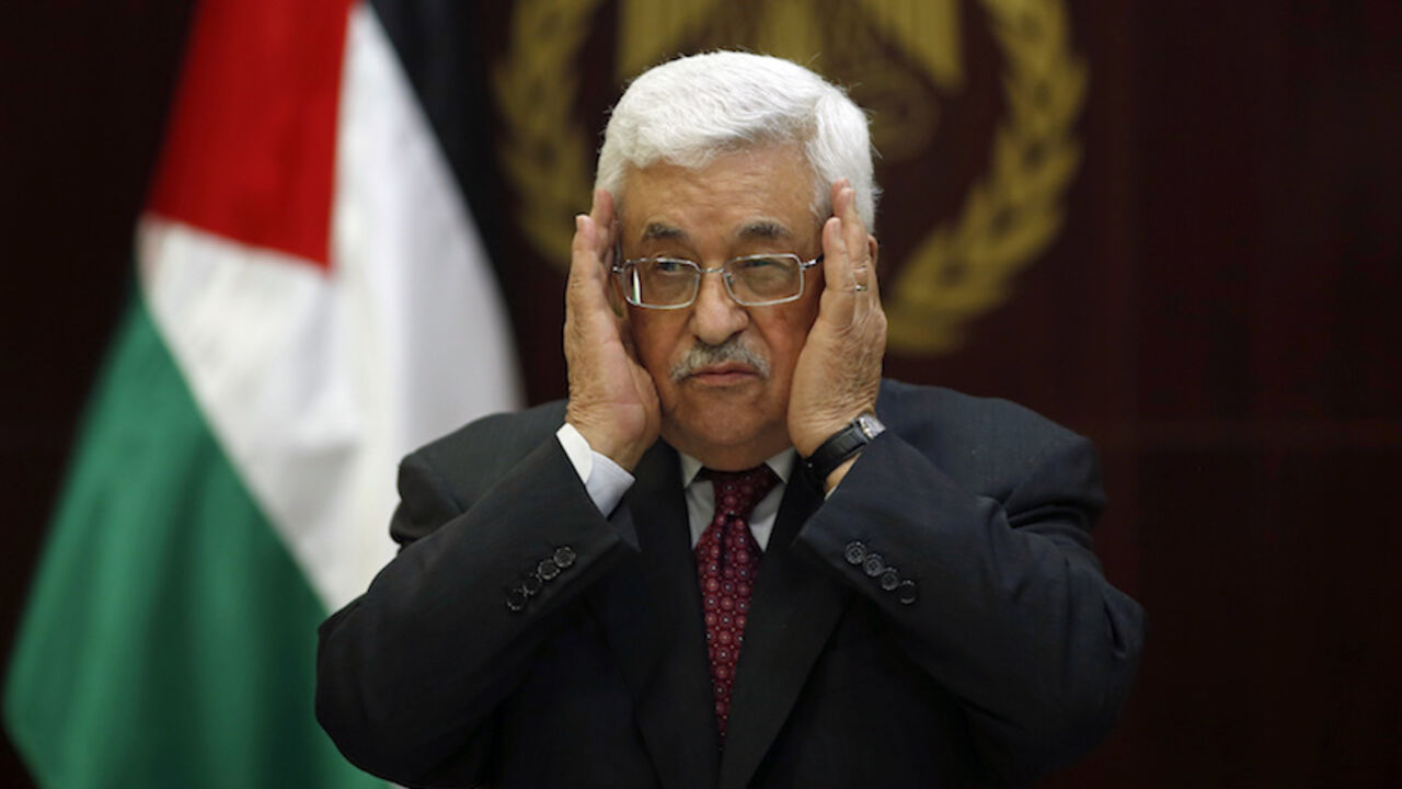 PALESTINIANS-ISRAEL/PRISONER Palestinian President Mahmoud Abbas prays for Maysara Abu Hamdeya, a Palestinian inmate who died from cancer in an Israeli hospital on Tuesday, during a Fatah Central Committee meeting in the West Bank city of Ramallah April 2, 2013. Hamdeya's death threatened to raise tensions in the Israeli-occupied West Bank, where Palestinians, who view jailed brethren as heroes in a fight for statehood, have held several protests in recent weeks in support of prisoners. REUTERS/Mohamed Torokman (WEST BANK - Tags: POLIT
