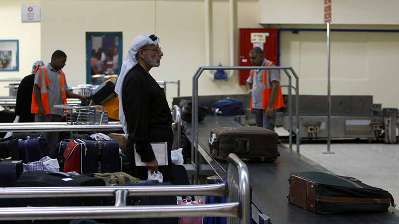 PALESTINIANS-ISRAEL/ECONOMY A traveller waits for his luggage at the Allenby Bridge Crossing July 9, 2009. Israel said on Wednesday it would allow the crossing between the occupied West Bank and Jordan to remain open 24 hours a day to help the Palestinian economy. The Israeli-controlled terminal leading to the Allenby Bridge across the Jordan River is the West Bank's only land link to the Arab world. REUTERS/Ammar Awad (WEST BANK POLITICS) - RTR25HFS