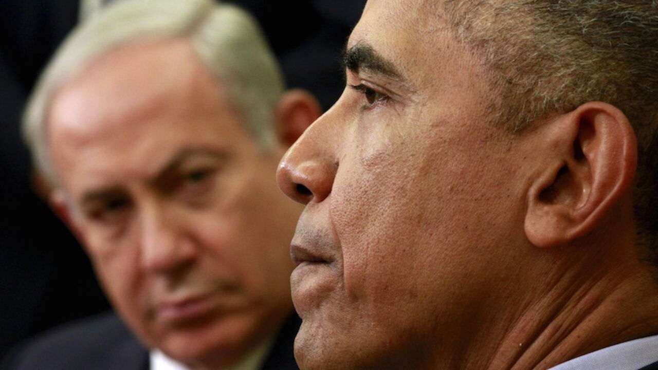 U.S. President Barack Obama meets with Israeli Prime Minister Benjamin Netanyahu in the Oval Office of the White House in Washington U.S. President Barack Obama meets with Israeli Prime Minister Benjamin Netanyahu in the Oval Office of the White House in Washington November 9, 2015. The two leaders meet here today for the first time since the Israeli leader lost his battle against the Iran nuclear deal, with Washington seeking his re-commitment to a two-state solution with the Palestinians. REUTERS/Kevin Lamarque - RTS66BC