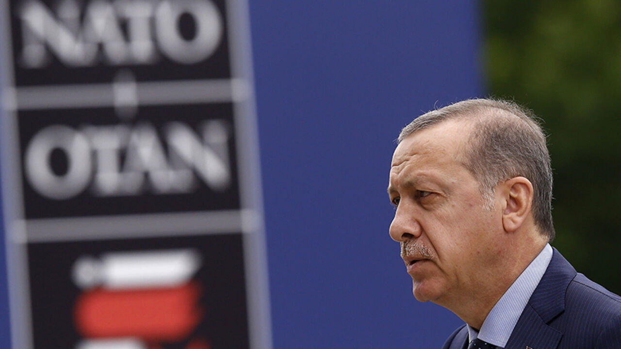 NATO-SUMMIT/ Turkey's President Tayyip Erdogan arrives for the NATO Summit in Warsaw, Poland July 9, 2016. REUTERS/Kacper Pempel - RTSH1FO