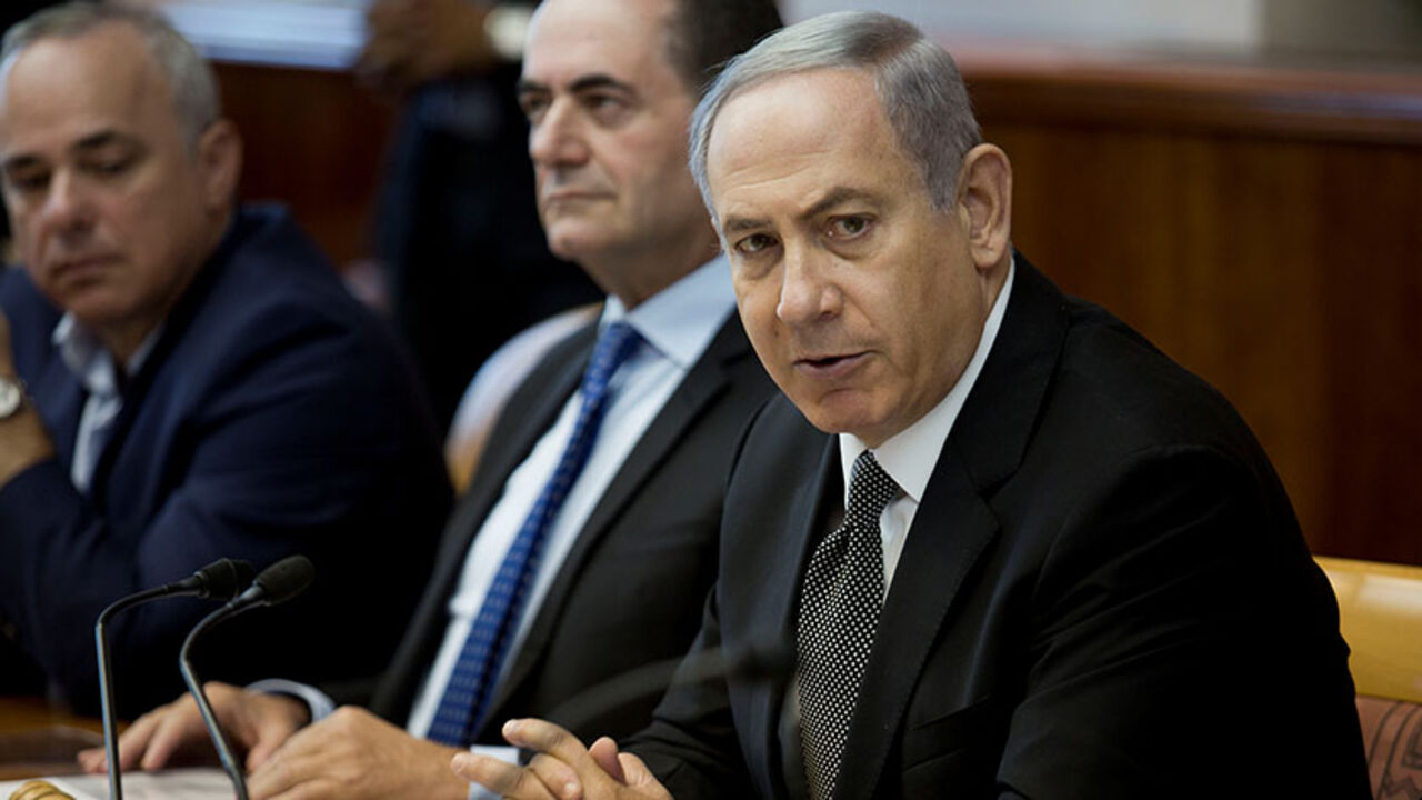 ISRAEL-POLITICS/ Israeli Prime Minister Benjamin Netanyahu attends the weekly cabinet meeting at his office in Jerusalem, 17 July 2016. REUTERS/Abir Sultan/Pool - RTSICNN