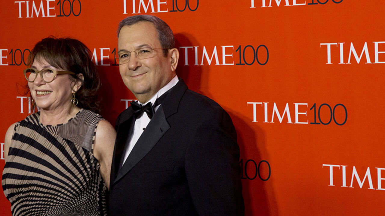 USA-TIME100/ Former Prime Minister of Israel Ehud Barak and his wife Nili Priel arrive for the TIME 100 Gala in New York April 21, 2015. REUTERS/Brendan McDermid - RTX19QSX