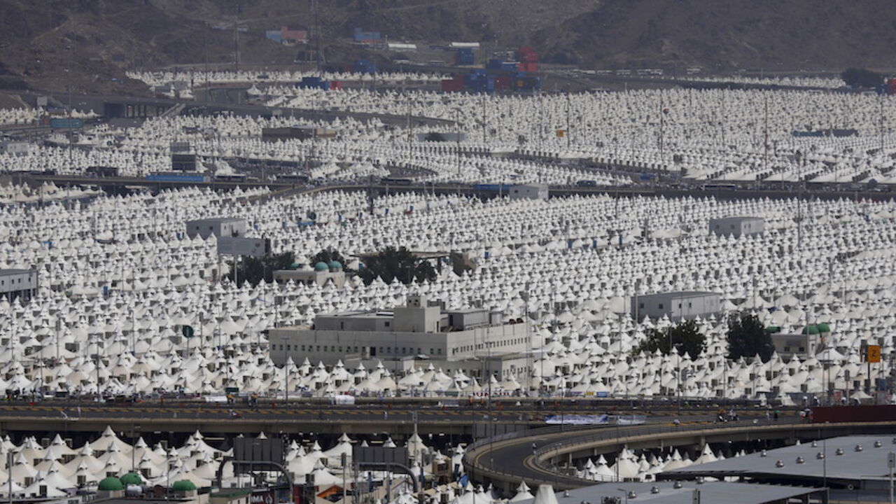 SAUD-HAJ/ A view of the camp city at Mina, near the holy city of Mecca September 24, 2015. At least 310 pilgrims were killed on Thursday in a crush at Mina, outside the Muslim holy city of Mecca, where some two million people are performing the annual Haj pilgrimage, Saudi authorities said. REUTERS/Ahmad Masood - RTX1S7WX