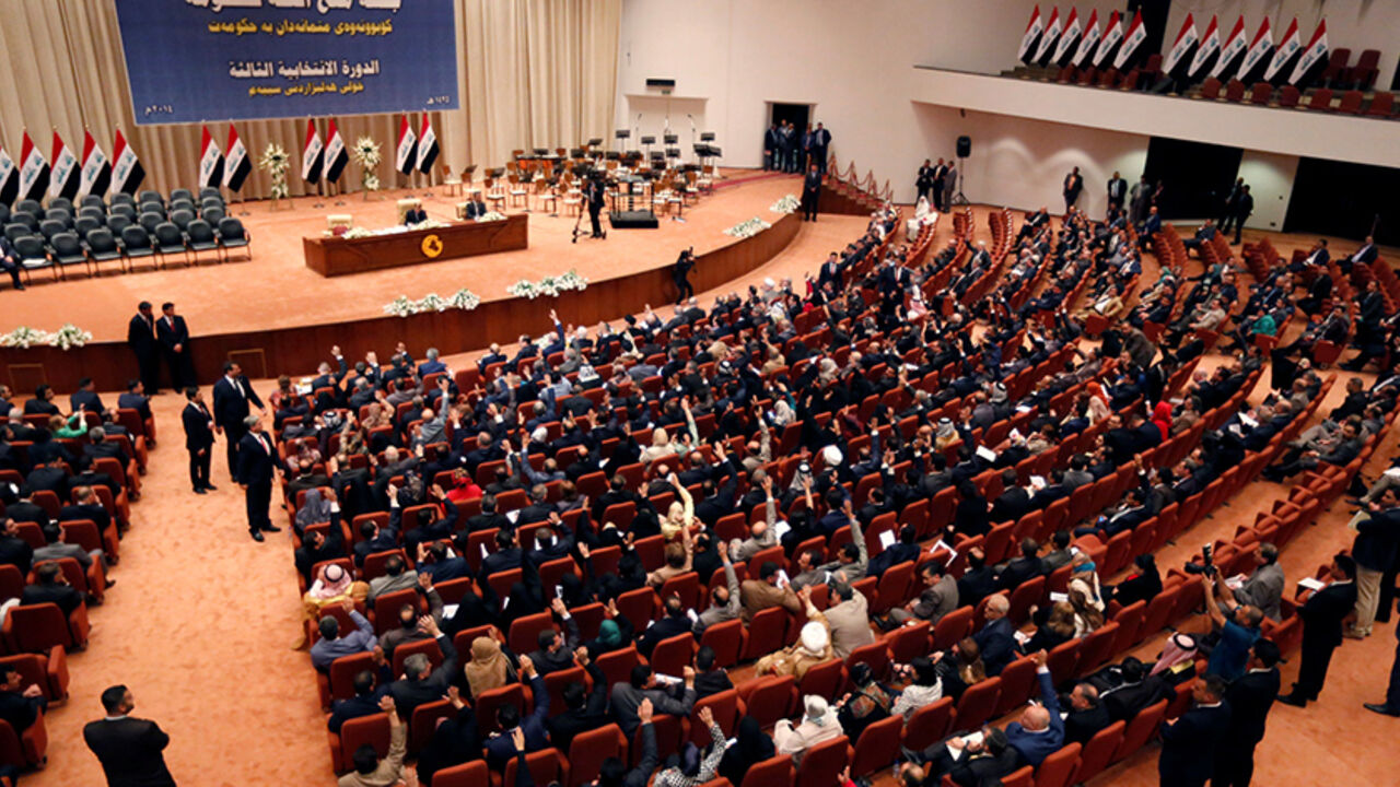 MIDEAST-CRISIS/IRAQ-POLITICS FILE PHOTO Members of the Iraqi parliament gather to vote on Iraq's new government at the parliament headquarters in Baghdad, September 8, 2014. REUTERS/Thaier Al-Sudani/File Photo - RTX2N0L2