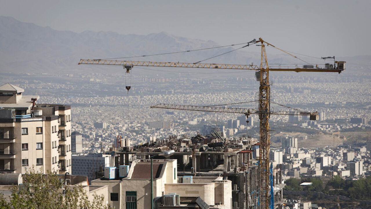Construction cranes work on a high rise buildings in the foothills of the Alborz mountains in north Tehran EDITORS' NOTE: Reuters and other foreign media are subject to Iranian restrictions on their ability to report, film or take pictures in Tehran.
Construction cranes work on a high rise buildings in the foothills of the Alborz mountains in north Tehran April 15, 2010. President Mahmoud Ahmadinejad has asked 5 million Tehranis to evacuate the capital since they know their sprawling metropolis is due for a massive earthquake. When the last major earthquake hit, in 1831, Tehran was tiny compared to the metropo