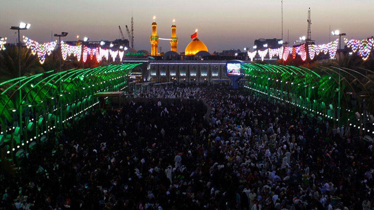AFP_G23TR Shiite Muslim pilgrims gather in front of the shrine of Imam Hussein, a grandson of the Prophet Mohammed, on Arafah day, referring to a prayer performed by Shiites in Saudi Arabia's Arafat plain on the second day of hajj, on September 11, 2016 in the holy city of Karbala, 80 kilometres south of the capital Baghdad.
Barred from Mecca amid an escalating spat between Tehran and Saudi Arabia, masses of Iranian Shiite faithful have converged on the holy Iraqi city of Karbala for an alternative pilgrimage. The r