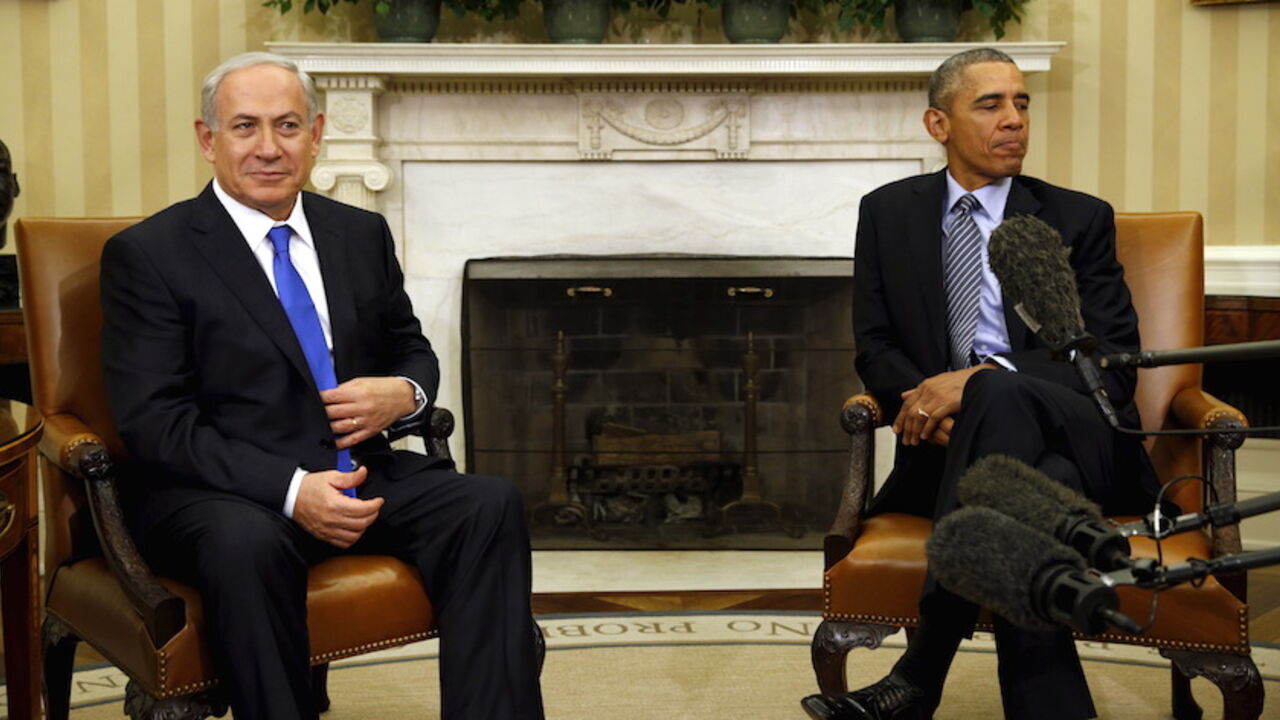 ISRAEL-USA/ U.S. President Barack Obama meets with Israeli Prime Minister Benjamin Netanyahu in the Oval office of the White House in Washington November 9, 2015. The two leaders meet here today for the first time since the Israeli leader lost his battle against the Iran nuclear deal, with Washington seeking his re-commitment to a two-state solution with the Palestinians. REUTERS/Kevin Lamarque - RTS66FF