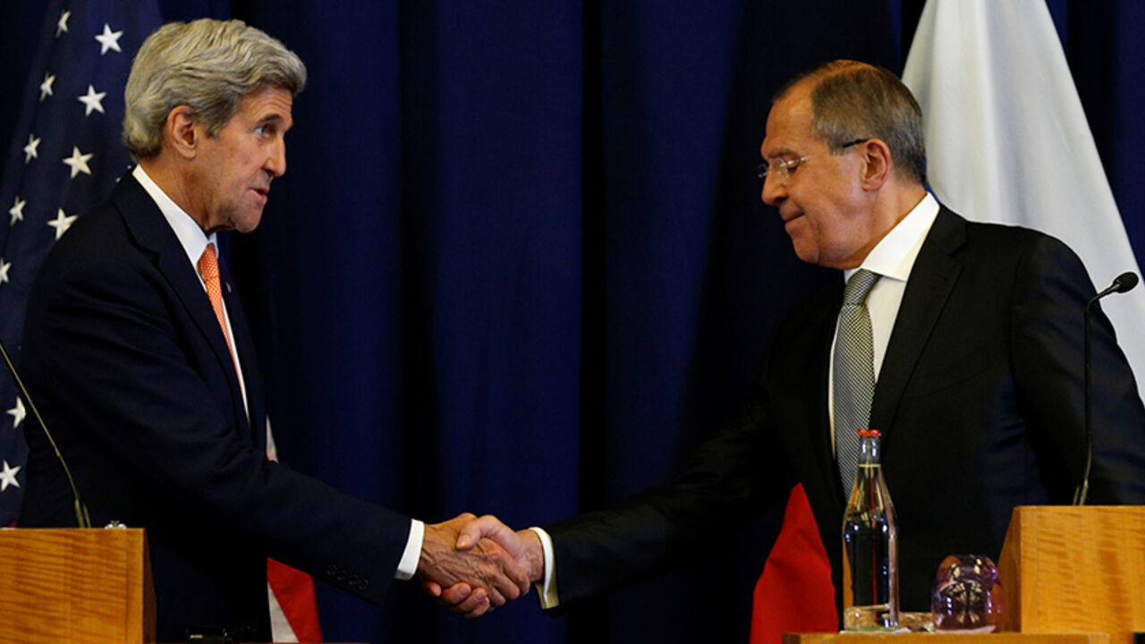 MIDEAST-CRISIS/SYRIA-KERRY U.S. Secretary of State John Kerry and Russian Foreign Minister Sergei Lavrov shake hands at the conclusion of their press conference following their meeting in Geneva, Switzerland where they discussed the crisis in Syria September 9, 2016.REUTERS/Kevin Lamarque - RTSN25I