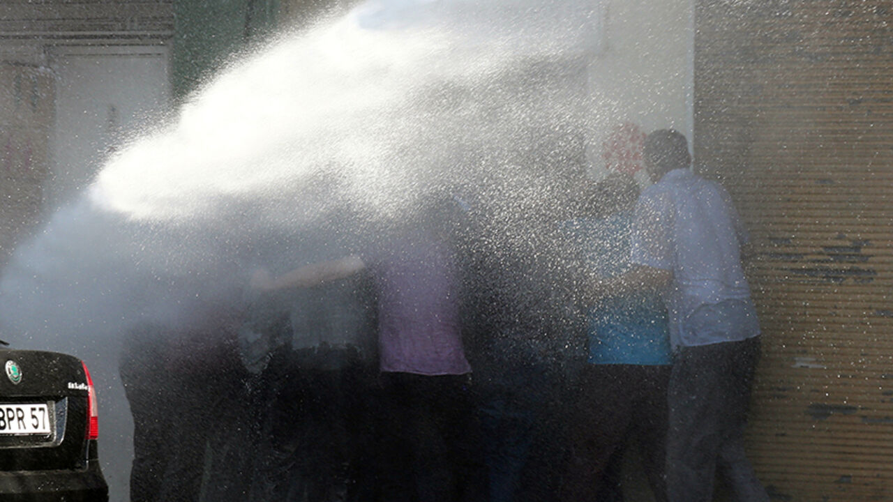 TURKEY-SECURITY/KURDS Turkish riot police use water cannon to disperse Kurdish demonstrators protesting against the removal of the local mayor from office over suspected links with Kurdish militants, in Diyarbakir, Turkey, September 11, 2016. REUTERS/Sertac Kayar TPX IMAGES OF THE DAY - RTSN88G