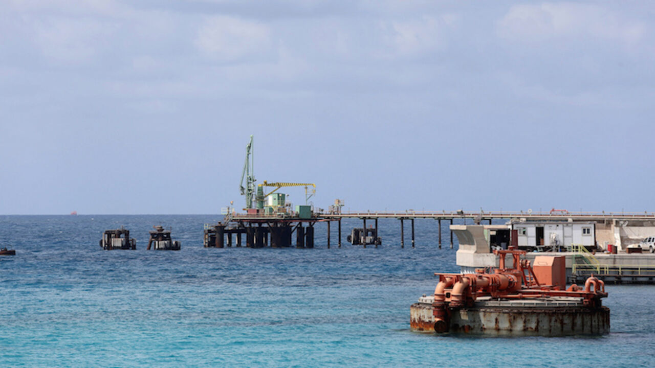 LIBYA-SECURITY/ A general view of pipelines at the Zueitina oil terminal in Zueitina, west of Benghazi April 7, 2014. REUTERS/Esam Omran Al-Fetori/File Photo - RTSN8GP