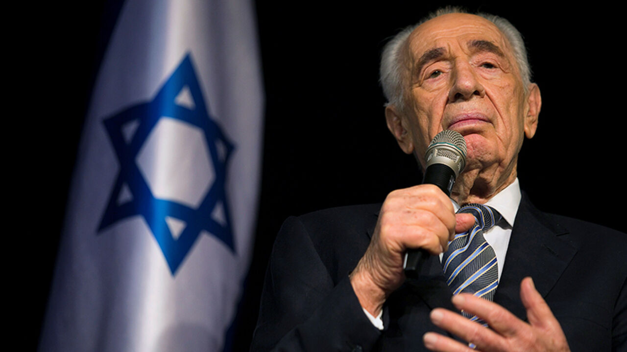 ISRAEL-PERES/ Israel's President Shimon Peres speaks to the media during a news conference in the southern town of Sderot July 6, 2014. REUTERS/Amir Cohen/File Photo TPX IMAGES OF THE DAY - RTSNKPZ