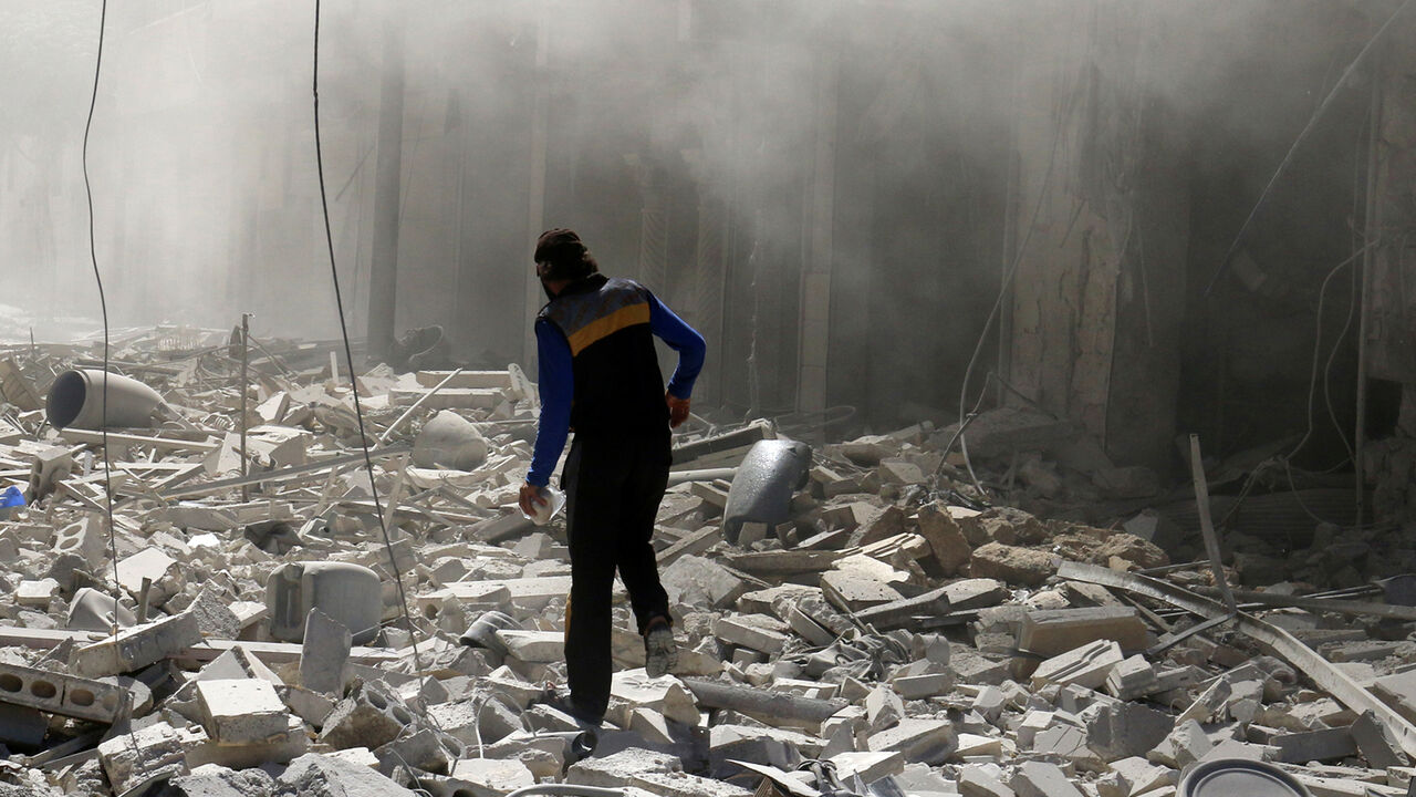 MIDEAST-CRISIS/SYRIA-ALEPPO A man walks on the rubble of damaged buildings after an airstrike on the rebel held al-Qaterji neighbourhood of Aleppo, Syria September 25, 2016. REUTERS/Abdalrhman Ismail - RTSPC0J