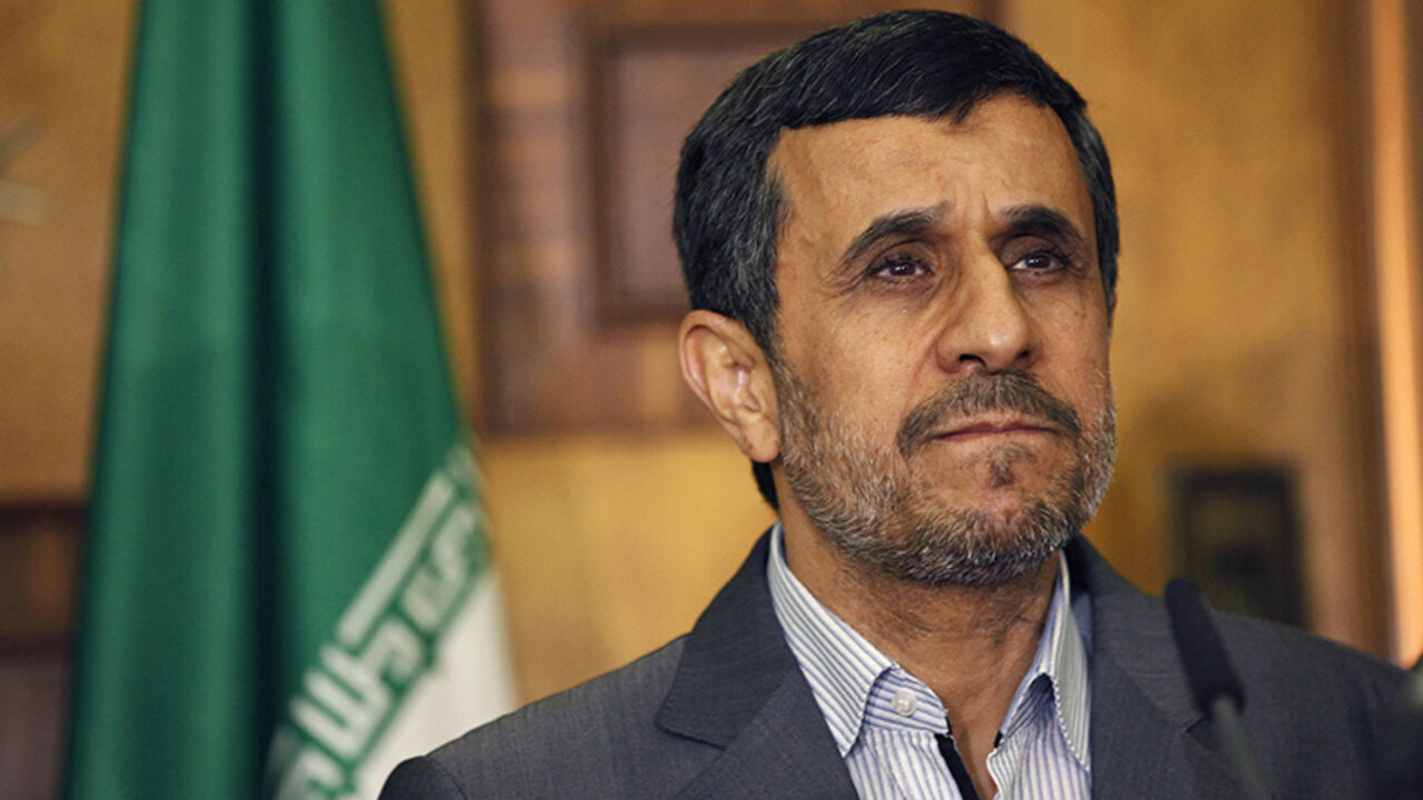 IRAQ/ Iran's President Mahmoud Ahmadinejad meets with Iraq's Vice President Khudair al-Khuzaie (not seen) during his visit in Baghdad July 18, 2013. REUTERS/Hadi Mizban/Pool (IRAQ - Tags: POLITICS HEADSHOT PROFILE) - RTX11QT4