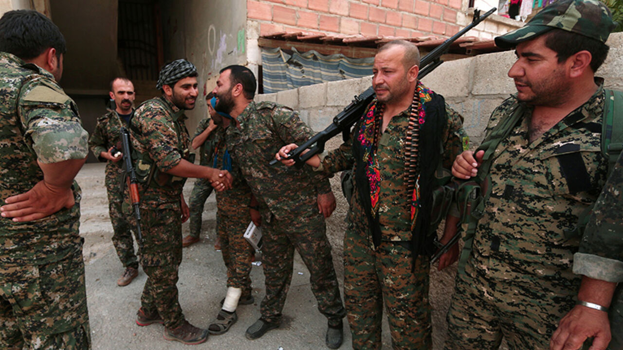 MIDEAST-CRISIS/SYRIA Kurdish fighters from the People's Protection Units (YPG) greet each other in the northeastern city of Hasaka, Syria, August 21, 2016. REUTERS/Rodi Said - RTX2MENR