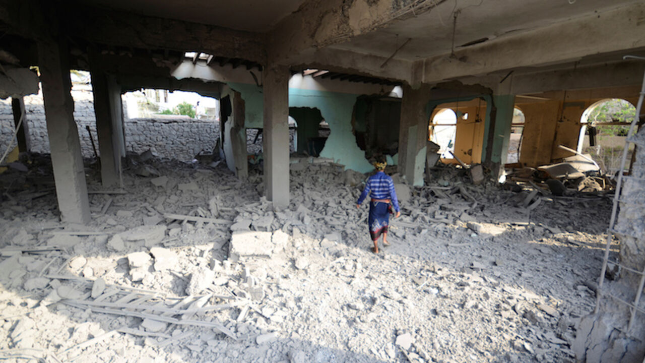 YEMEN-SECURITY/ A man walks inside a building destroyed by a Saudi-led air strike in the Red Sea port city of Houdieda, Yemen, September 5, 2016. REUTERS/Abduljabbar Zeyad - RTX2O5W7