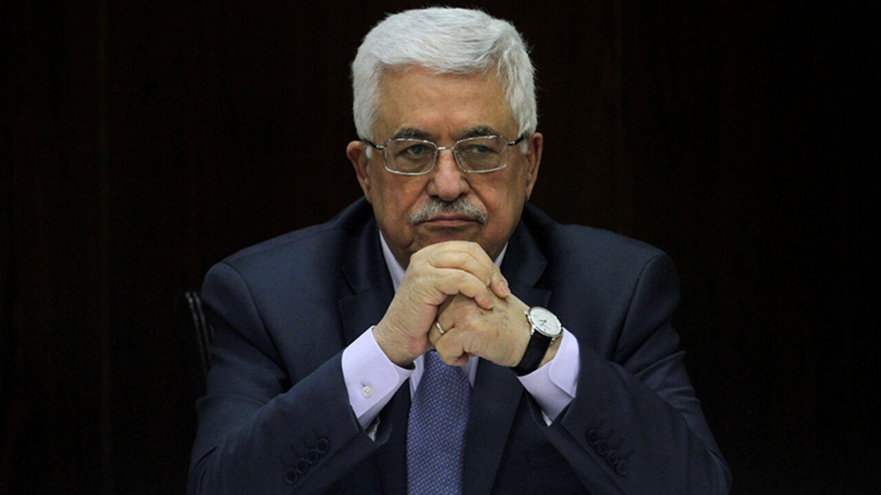 ISRAEL-PALESTINIANS/RUSSIA Palestinian President Mahmoud Abbas heads a Palestinian cabinet meeting in the West Bank city of Ramallah July 28, 2013. REUTERS/Issam Rimawi/Pool/File Photo - RTX2O7X6
