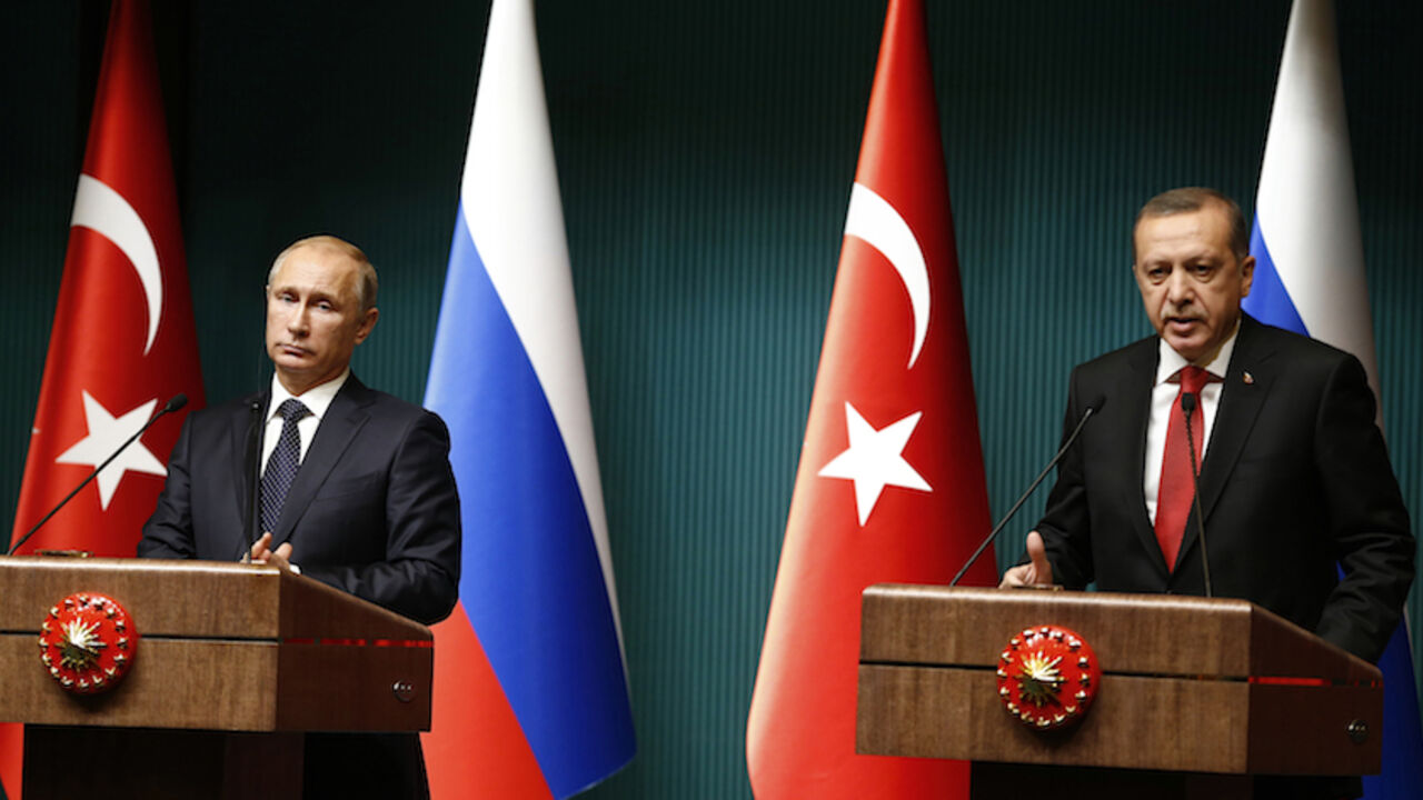TURKEY-RUSSIA/ Russia's President Vladimir Putin and Turkey's President Tayyip Erdogan attend a news conference at the Presidential Palace in Ankara December 1, 2014. REUTERS/Umit Bektas (TURKEY - Tags: POLITICS) - RTR4GAUT