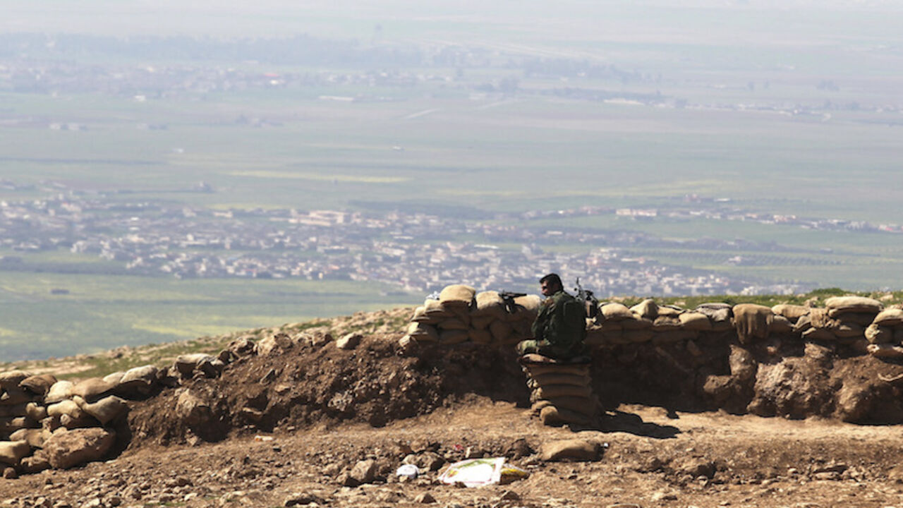 MIDEAST-CRISIS/IRAQ A member of the Kurdish Peshmerga forces guards a security point on Bashiqa mountain, overlooking Islamic State held territories of Mosul, 12 km northeast of Mosul City, March 7, 2015. REUTERS/Asmaa Waguih (IRAQ - Tags: POLITICS MILITARY CONFLICT) - RTR4SF1D