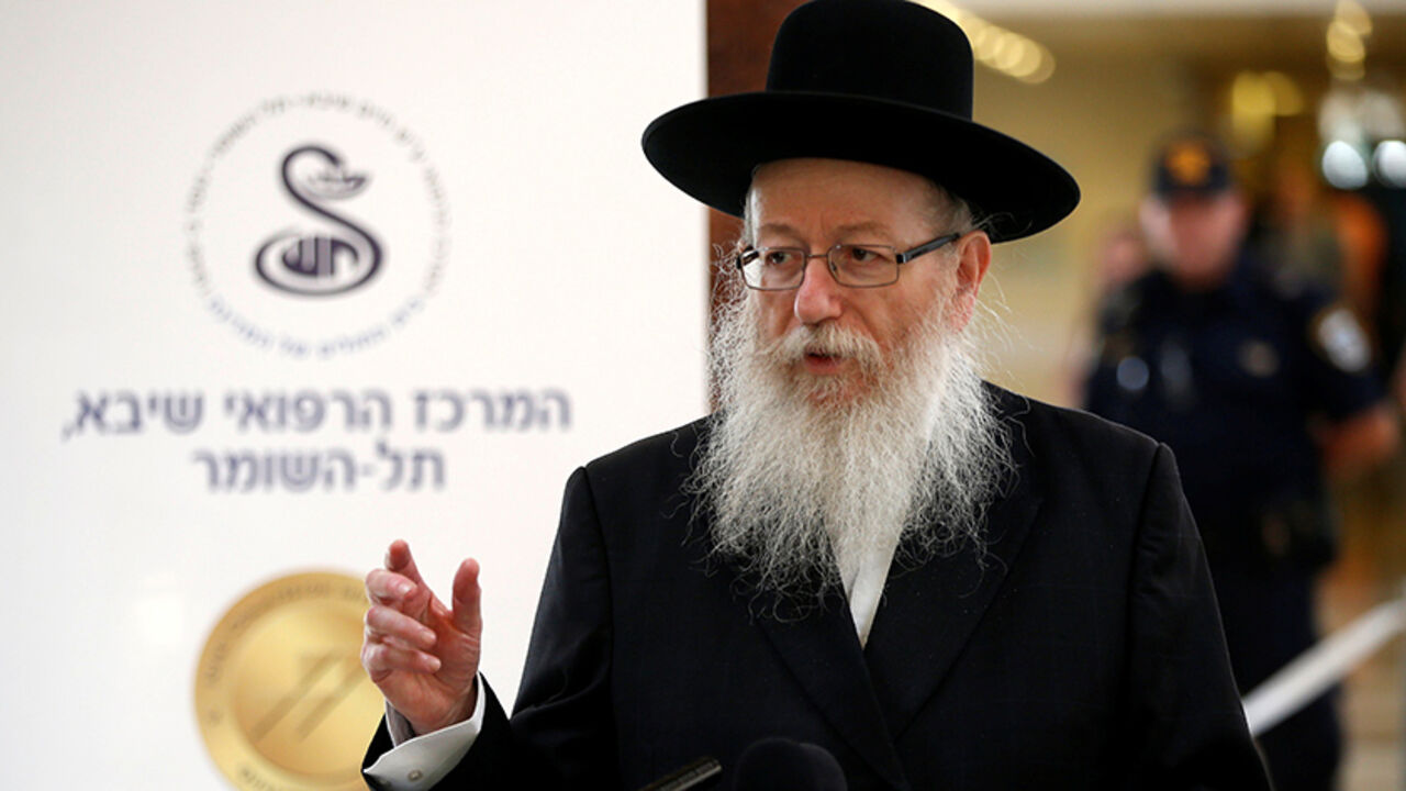 ISRAEL-PERES/ Israeli Health Minister Yaakov Litzman speaks during a briefing to members of the media on the medical condition of former Israeli President Shimon Peres a day after he suffered a stroke, at a hospital near Tel Aviv, Israel September 14, 2016. REUTERS/Baz Ratner - RTSNPU9