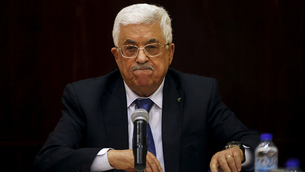 ISRAEL-PALESTINIANS/ABBAS Palestinian President Mahmoud Abbas attends a meeting for the Central Council of the Palestinian Liberation Organization, in the West Bank city of Ramallah, March 19, 2015 file photo REUTERS/Mohamad Torokman/File photo - RTSR1TC