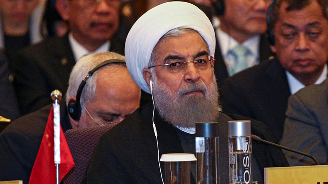 ASIA-DIALOGUE/ Iran's President Hassan Rouhani attends a meeting during the Asia Cooperation Dialogue (ACD) summit at the Foreign Ministry in Bangkok, Thailand, October 10, 2016. REUTERS/Athit Perawongmetha - RTSRK1N
