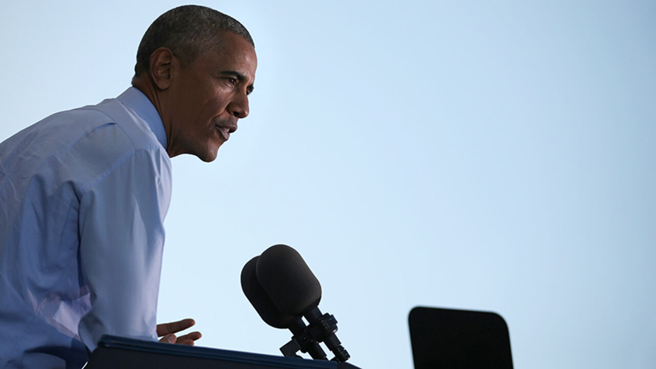 U.S. President Barack Obama speaks during a campaign event for U.S. Democratic presidential candidate Hillary Clinton in Greensboro, North Carolina, U.S. October 11, 2016.  REUTERS/Carlos Barria - RTSRUFF