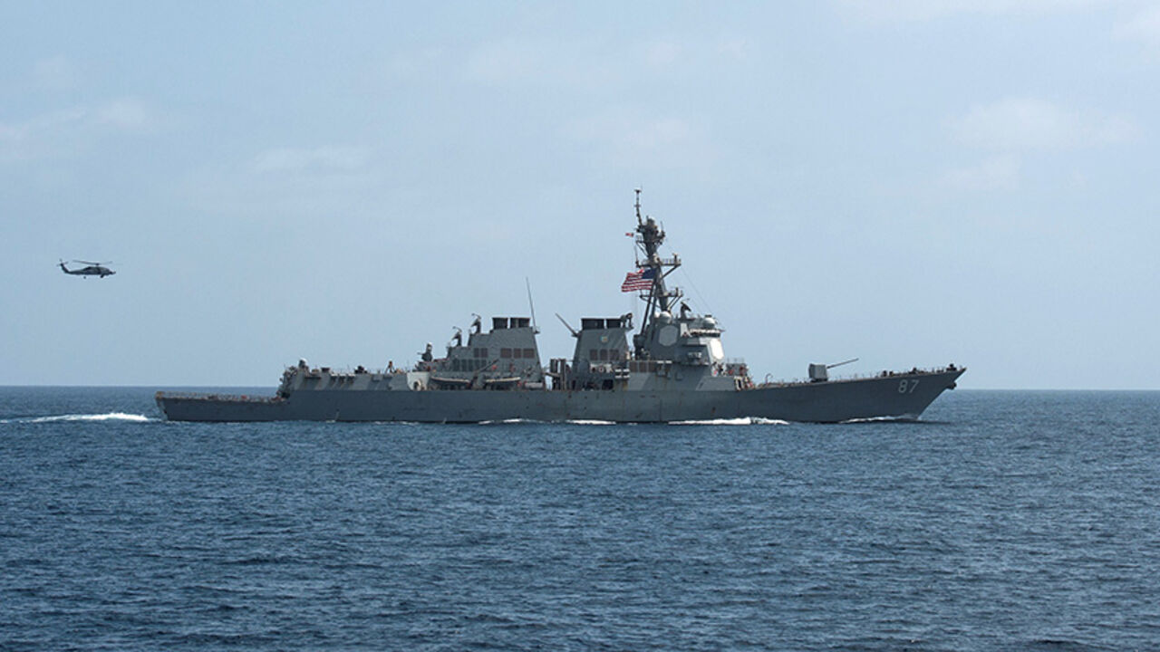 YEMEN-SECURITY/USA FILE PHOTO - The U.S. Navy guided-missile destroyer USS Mason conducts divisional tactic maneuvers as part of a Commander, Task Force 55, exercise in the Gulf of Oman September 10, 2016. U.S. Navy/Mass Communication Specialist 1st Class Blake Midnight/Handout via REUTERS/File PhotoTHIS IMAGE HAS BEEN SUPPLIED BY A THIRD PARTY. IT IS DISTRIBUTED, EXACTLY AS RECEIVED BY REUTERS, AS A SERVICE TO CLIENTS. FOR EDITORIAL USE ONLY. NOT FOR SALE FOR MARKETING OR ADVERTISING CAMPAIGNS. TPX IMAGES OF THE DAY - R
