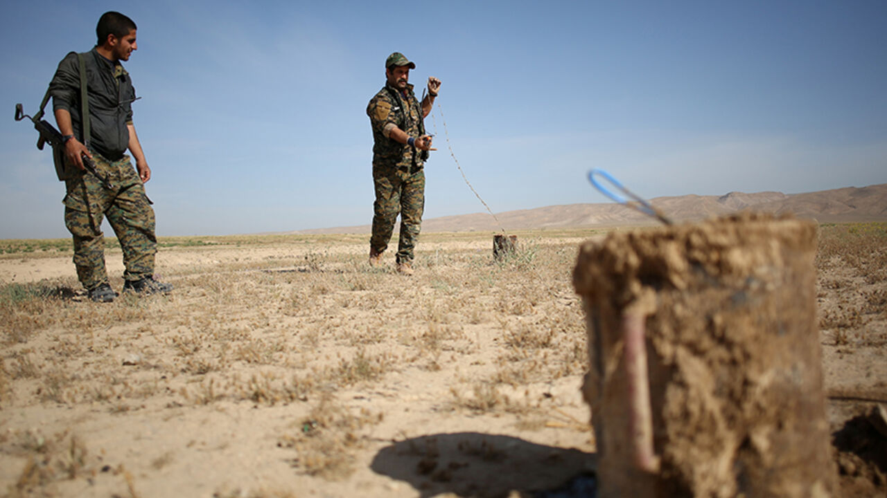 MIDEAST-CRISIS/IRAQ-SINJAR Members of the Sinjar Resistance Units (YBS), a militia affiliated with the Kurdistan Workers' Party (PKK), disarm an improvised explosive device placed by Islamic State fighters near the village of Umm al-Dhiban, northern Iraq, April 30, 2016. They share little more than an enemy and struggle to communicate on the battlefield, but together two relatively obscure groups have opened up a new front against Islamic State militants in a remote corner of Iraq. The unlikely alliance between the Sinjar Resistance