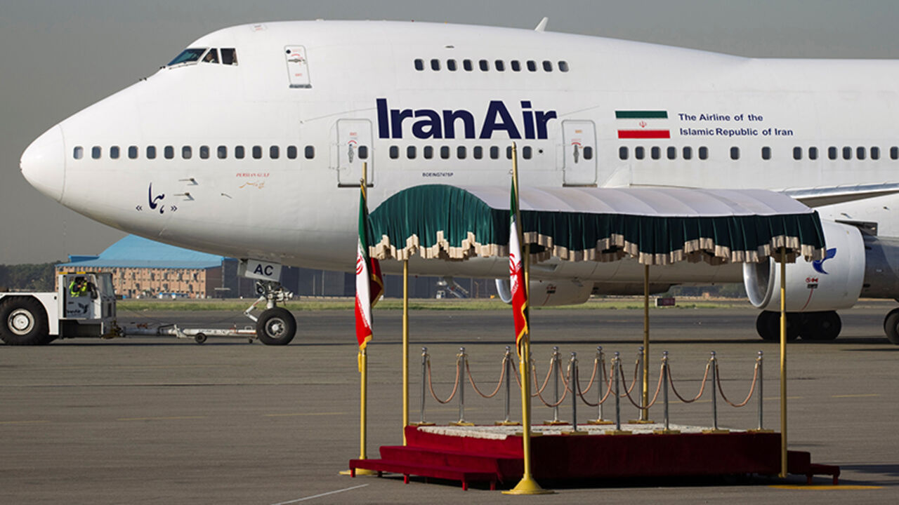 IRAN-AIRLINES/BOEING EDITORS' NOTE: Reuters and other foreign media are subject to Iranian restrictions on their ability to film or take pictures in Tehran.FILE PHOTO: A IranAir Boeing 747SP aircraft is pictured before leaving Tehran's Mehrabad airport September 19, 2011. REUTERS/Morteza Nikoubazl/File photo - RTX2GZM9