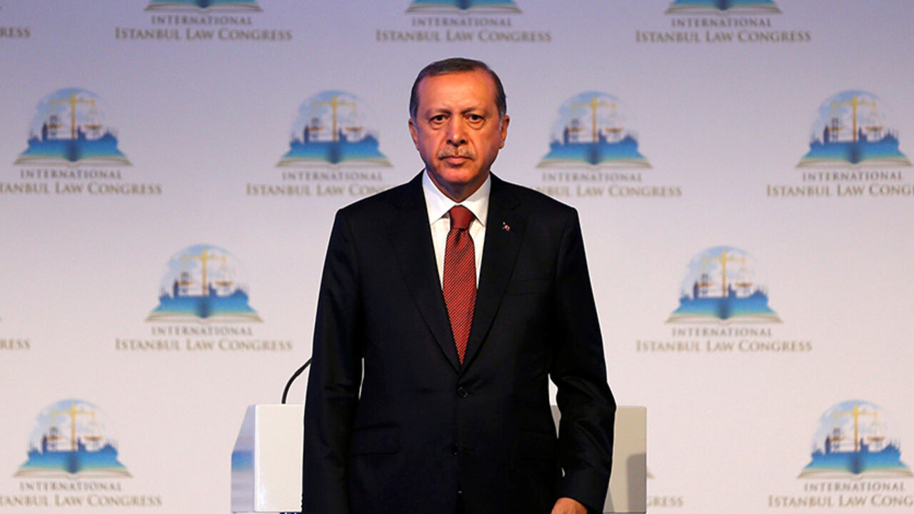TURKEY-SECURITY/ Turkish President Tayyip Erdogan attends the International Istanbul Law Congress in Istanbul, Turkey, October 17, 2016. REUTERS/Murad Sezer - RTX2P589