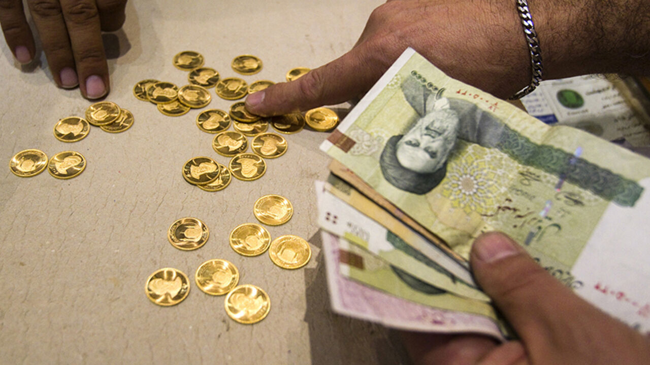 IRAN-ECONOMY/ EDITORS' NOTE: Reuters and other foreign media are subject to Iranian restrictions on leaving the office to report, film or take pictures in Tehran.
A customer buys Iranian gold coins at a currency exchange office in Tehran's business district October 24, 2011. Iranian media reported last week that monetary authorities had reversed a six-month-old decision to cut interest on bank deposits, aiming to mop up excess cash in the economy and halt a dangerous rise of inflation. The news made sense to economists,