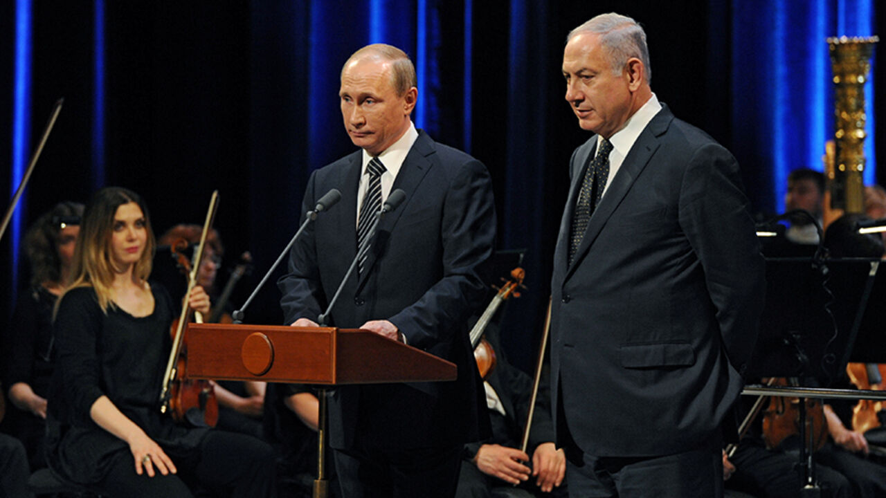RUSSIA-ISRAEL/ Russian President Vladimir Putin (L) and Israeli Prime Minister Benjamin Netanyahu attend a concert, dedicated to the 25th anniversary of the restoration of diplomatic relations between the two countries at the Bolshoi Theatre in Moscow, June 7, 2016. Sputnik/Kremlin/Mikhail Klimentyev/via REUTERS ATTENTION EDITORS - THIS IMAGE WAS PROVIDED BY A THIRD PARTY. EDITORIAL USE ONLY. - RTSGGFA
