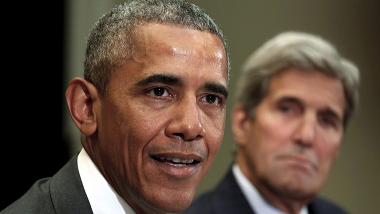 IRAN-NUCLEAR/OBAMA U.S. Secretary of State John Kerry (R) listens as U.S. President Barack Obama meets with a group of veterans and Gold Star Mothers to discuss the Iran nuclear deal at the White House in Washington September 10, 2015. Gold Star Mothers are an organisation of mothers whose children have died while serving the U.S. in war or times of conflict. REUTERS/Kevin Lamarque - RTSIA0