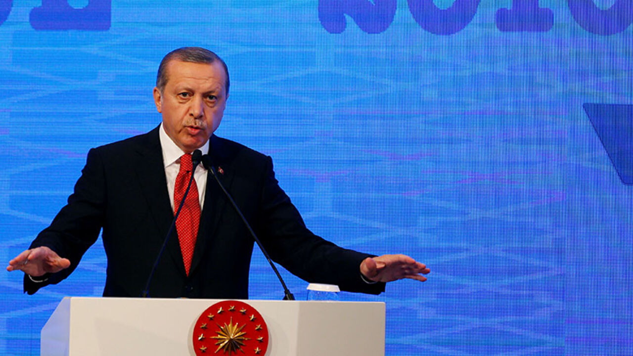 TURKEY-NATO/ Turkish President Tayyip Erdogan makes a speech during the NATO Parliamentary Assembly 62nd Annual Session in Istanbul, Turkey, November 21, 2016. REUTERS/Murad Sezer - RTSSKUD