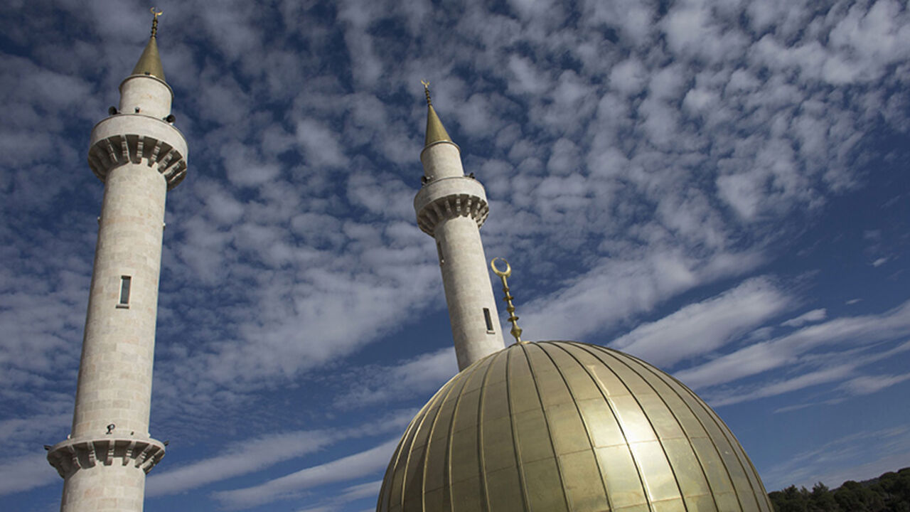 ISRAEL-MOSQUE/ The dome and minarets of a new mosque are seen in the Israeli-Arab village of Abu Ghosh, near Jerusalem November 22, 2013. In a Holy Land rich with religious sites, the new Abu Ghosh mosque is rare - as is the hilly village from which it rises. Bankrolled largely by Chechnya and named after its former leader Akhmad Kadyrov, who was slain by Islamist militants in 2004, the glimmering shrine tells of this small Israeli Arab community's historical ties to the restive Russian province. Picture taken November 22
