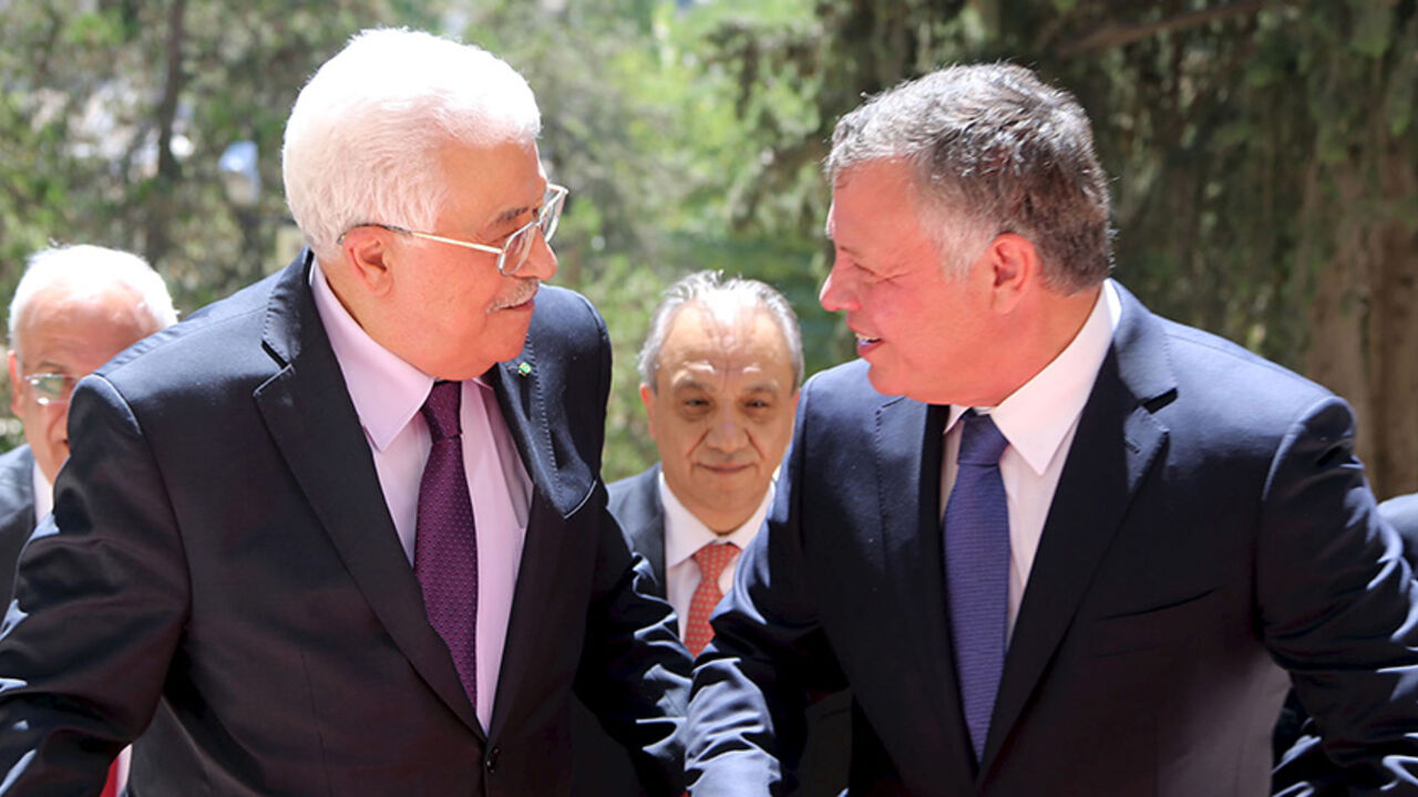JORDAN-PALESTINIAN-POLITICS/ Jordan's King Abdullah (R) welcomes Palestinian President Mahmoud Abbas at the Royal Palace in Amman, Jordan, August 30, 2015 in this handout photo provided by Royal Palace. REUTERS/Yousef Allan/Royal Palace/Handout via ReutersATTENTION EDITORS - THIS PICTURE WAS PROVIDED BY A THIRD PARTY. REUTERS IS UNABLE TO INDEPENDENTLY VERIFY THE AUTHENTICITY, CONTENT, LOCATION OR DATE OF THIS IMAGE. FOR EDITORIAL USE ONLY. NOT FOR SALE FOR MARKETING OR ADVERTISING CAMPAIGNS. THIS PICTURE IS DISTRIBUTED EXACTLY AS RECE