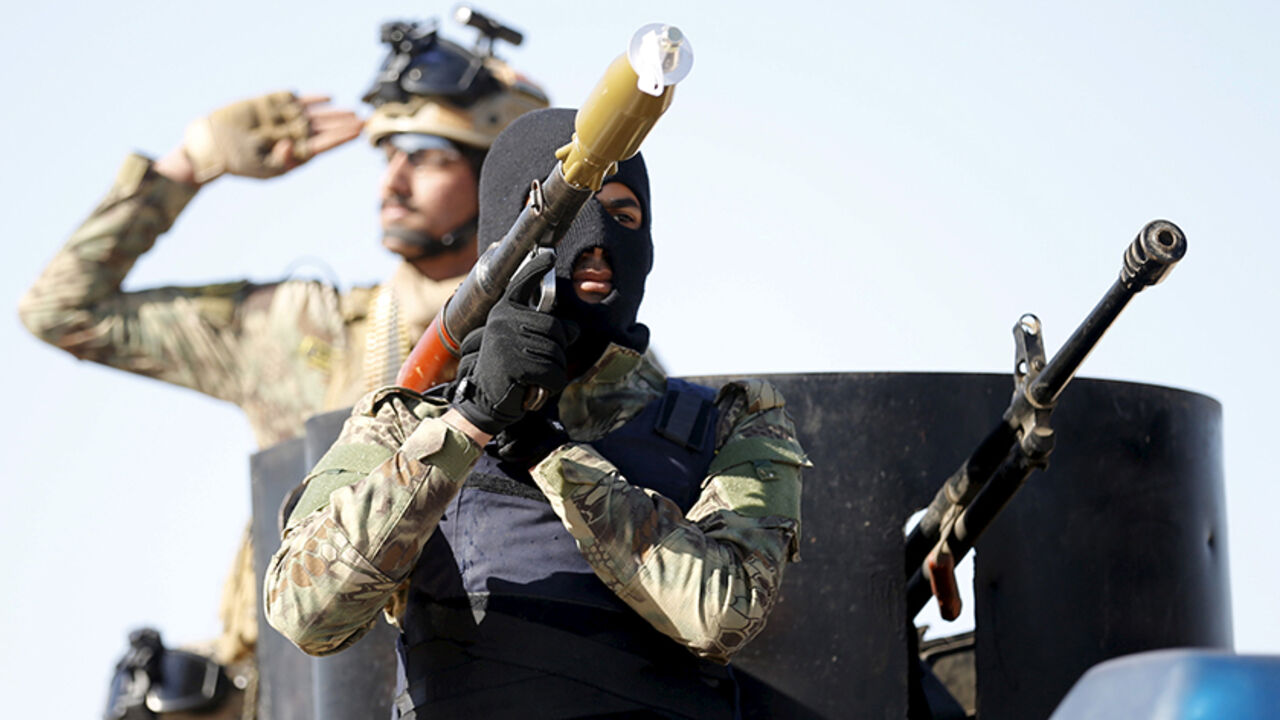 Iraqi Sunni Muslim fighters from Hashid Shaabi (Popular Mobilization) take part in a parade during a ceremony marking the Iraqi Police Day at Amiriyat al-Fallujah in Anbar province, January 9, 2016. REUTERS/Thaier Al-Sudani - RTX21NHG