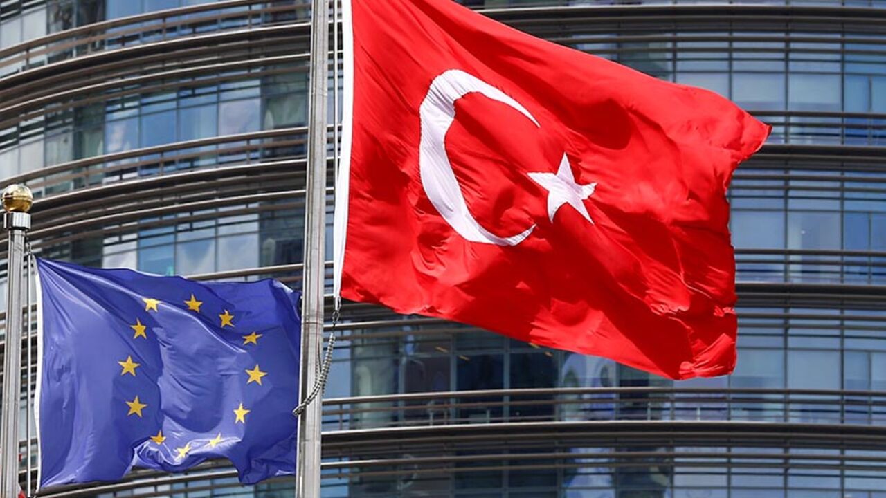 EUROPE-MIGRANTS/EU-TURKEY European Union (L) and Turkish flags fly outside a hotel in Istanbul, Turkey May 4, 2016. REUTERS/Murad Sezer/File Photo - RTX2EIB4
