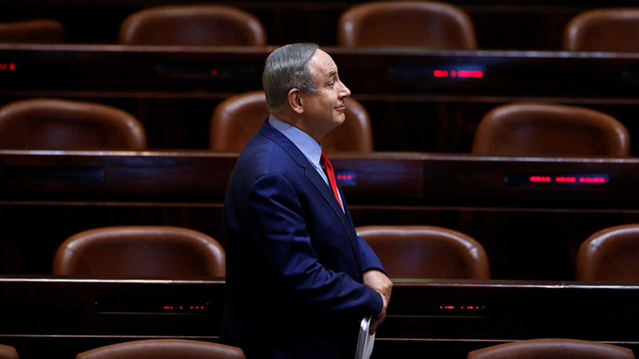 ISRAEL-PARLIAMENT/ Israel's Prime Minister Benjamin Netanyahu attends the opening of the winter session of the Knesset, the Israeli parliament, in Jerusalem October 31, 2016. REUTERS/Ronen Zvulun - RTX2R7C5