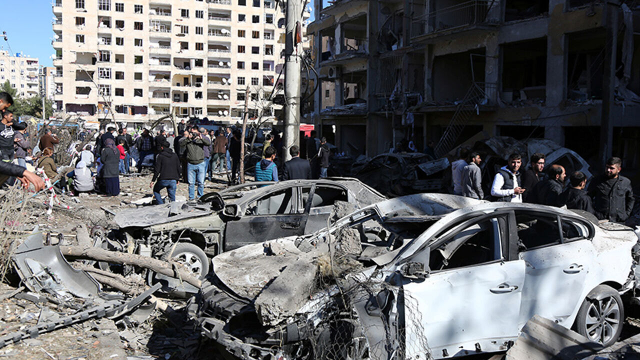 TURKEY-SECURITY/KURDS-ISLAMIC STATE People look at buildings and cars, which were damaged during Friday's car bomb attack, in the Kurdish-dominated southeastern city of Diyarbakir, Turkey, November 5, 2016. REUTERS/Sertac Kayar - RTX2S0OF