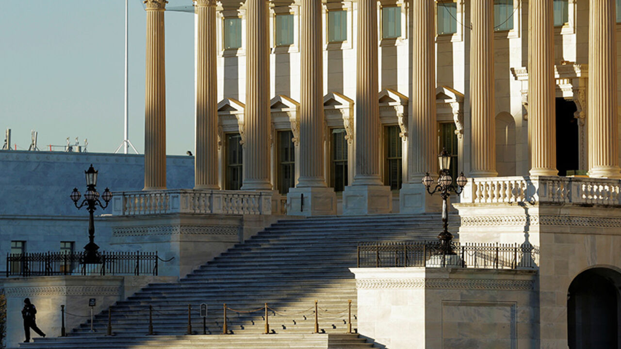 USA-ELECTION/ALQAEDA A security guard stands on the step to the House of Representatives at the U.S. Capitol in Washington, U.S., November 7, 2016. REUTERS/Joshua Roberts - RTX2SCP1