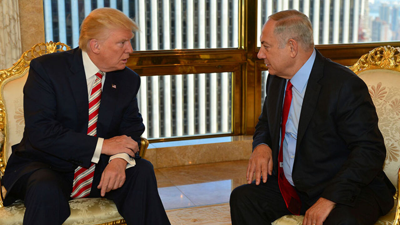 USA-ELECTION/ISRAEL Israeli Prime Minister Benjamin Netanyahu (R) speaks to Republican U.S. presidential candidate Donald Trump during their meeting in New York, September 25, 2016. Kobi Gideon/Government Press Office (GPO)/Handout via REUTERS ATTENTION EDITORS - THIS IMAGE HAS BEEN SUPPLIED BY A THIRD PARTY. FOR EDITORIAL USE ONLY. - RTX2SIOS