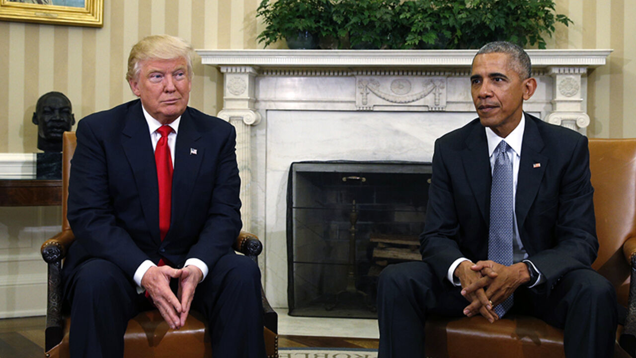 USA-ELECTION/OBAMA-TRUMP U.S. President Barack Obama (R) meets with President-elect Donald Trump to discuss transition plans in the White House Oval Office in Washington, U.S., November 10, 2016. REUTERS/Kevin Lamarque - TPX IMAGES OF THE DAY - RTX2T2V6