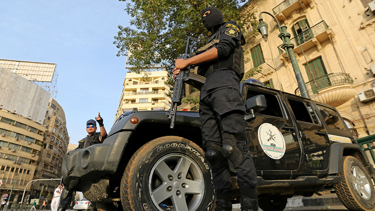 EGYPT-CURRENCY/PROTESTS Members of security forces secure Tahrir Square in Cairo, Egypt, November 11, 2016. REUTERS/Mohamed Abd El Ghany - RTX2T82L