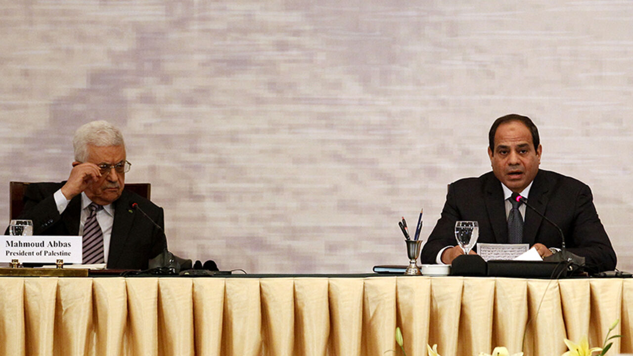GAZA-EGYPT/CONFERENCE Palestinian President Mahmoud Abbas (L) and Egyptian President Abdel Fattah al-Sisi attend a Gaza reconstruction conference in Cairo October 12, 2014. Egypt, which brokered a ceasefire between Israel and the Palestinians in Gaza after a 50-day war, used a reconstruction conference in Cairo on Sunday to call for a wider peace deal based on a 2002 Arab initiative. REUTERS/Mohamed Abd El Ghany (EGYPT - Tags: POLITICS) - RTR49UU5