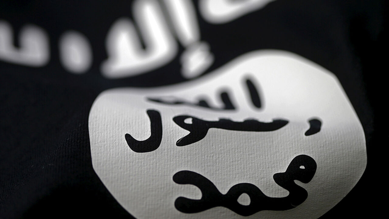 NIGERIA-VIOLENCE/ An Islamic State flag is seen in this picture illustration taken February 18, 2016. REUTERS/Dado Ruvic/Illustration/File Photo - RTSLIWH