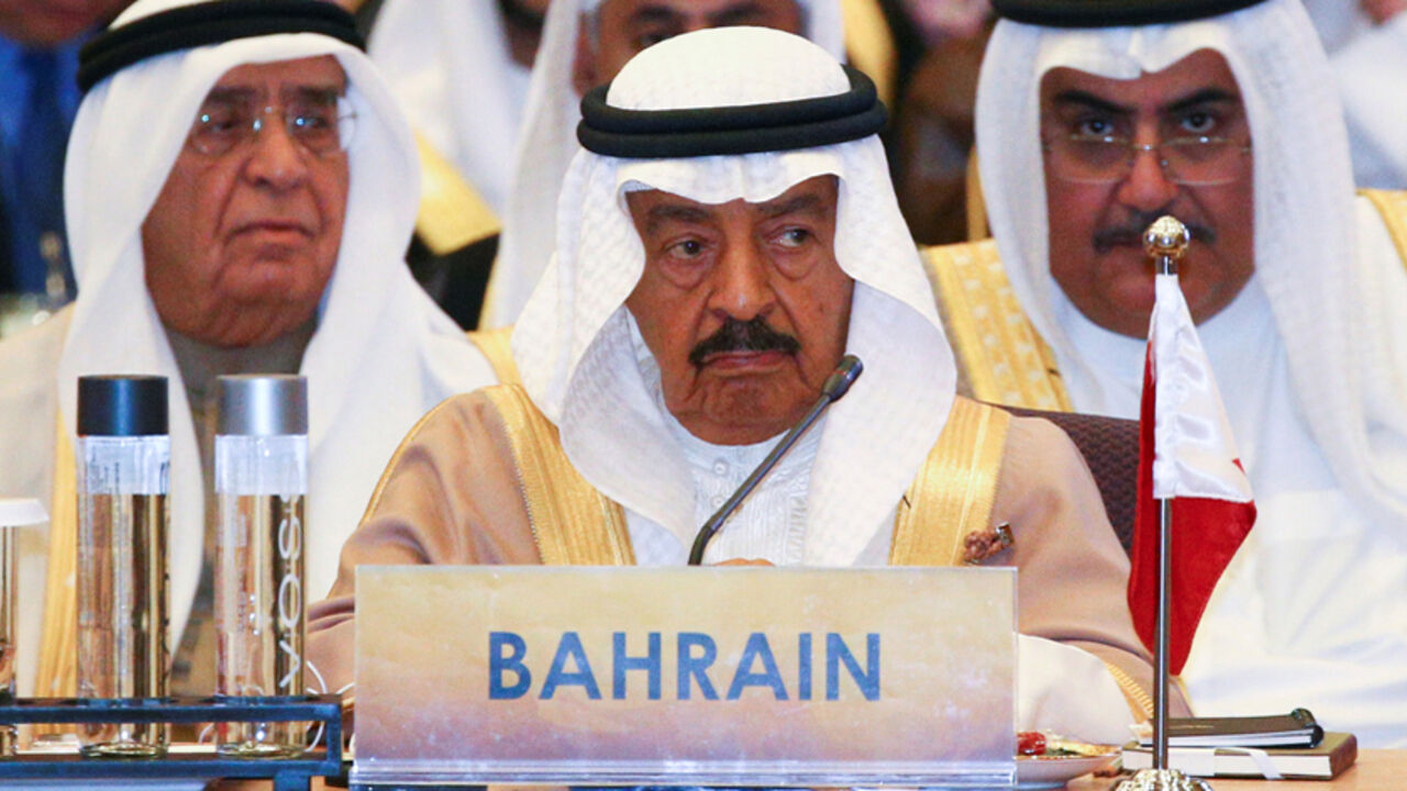 ASIA-DIALOGUE/ Bahrain's Prime Minister Prince Khalifa Bin Salman al-Khalifa attends a meeting during the Asia Cooperation Dialogue (ACD) summit at the Foreign Ministry in Bangkok, Thailand, October 10, 2016. REUTERS/Athit Perawongmetha - RTSRK1T